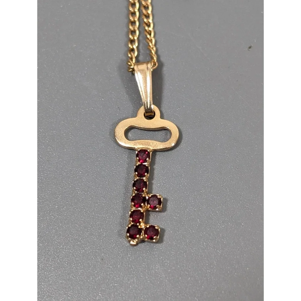 Vintage‎ Red Rhinestone Skeleton Key Charm Gold Tone Necklace 16 in